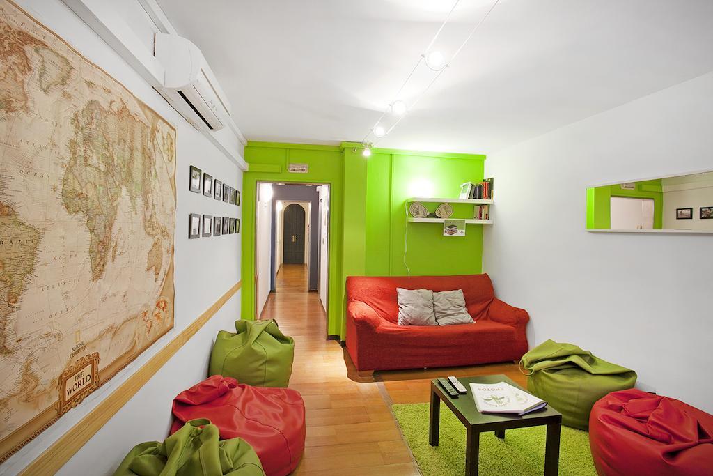 Diagonal House Hostel Barcelona Exterior foto